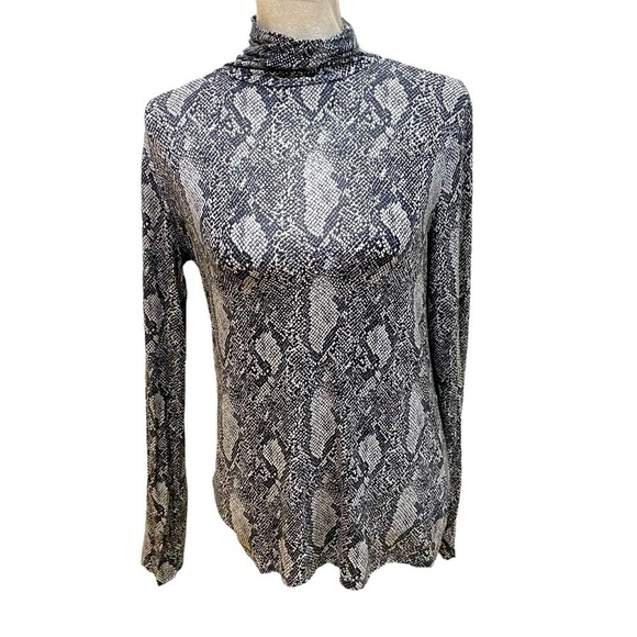 Ann Taylor lightweight python print gray turtleneck layer modal cotton sz medium - Picture 1 of 9